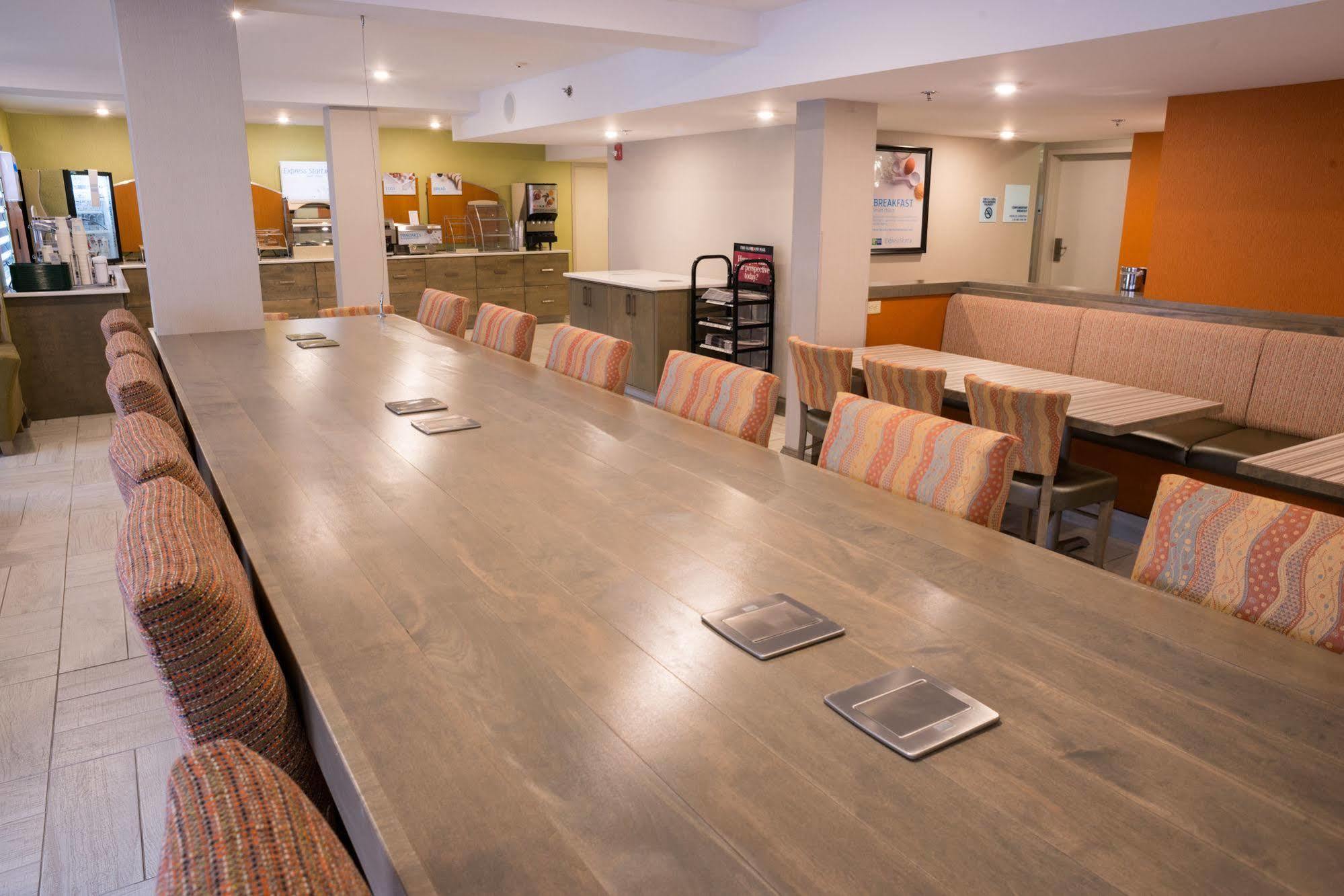 Holiday Inn Express Hotel & Suites Uptown Fredericton By Ihg Luaran gambar